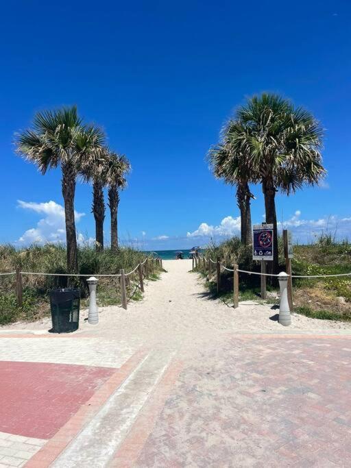 Chic Ocean Front Studio! Apartment Miami Beach Exterior photo
