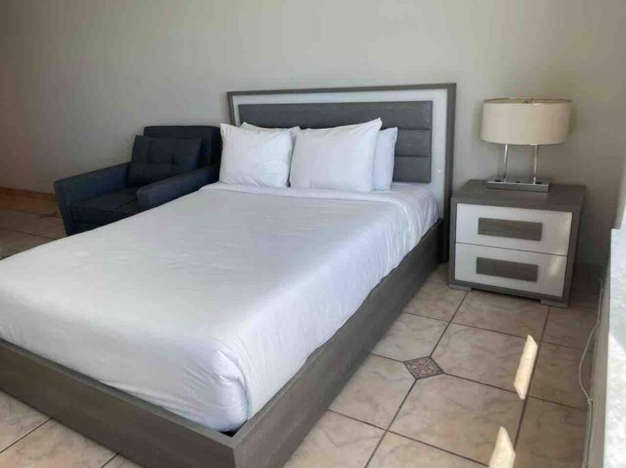 Chic Ocean Front Studio! Apartment Miami Beach Exterior photo