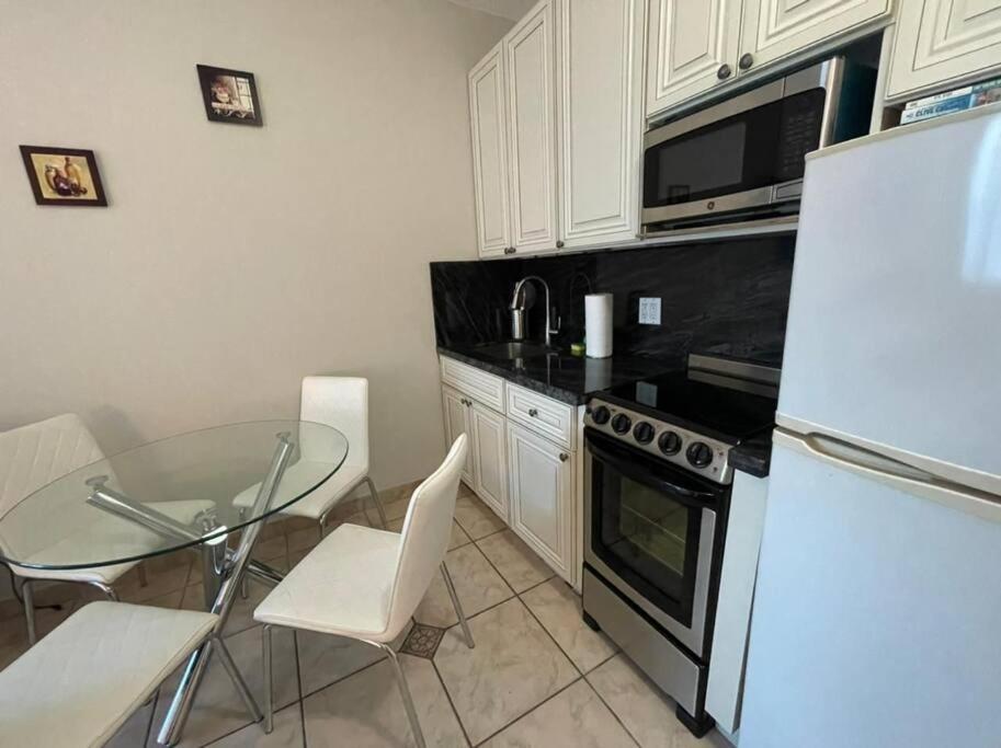 Chic Ocean Front Studio! Apartment Miami Beach Exterior photo